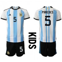 Camisa de Futebol Argentina Leandro Paredes #5 Equipamento Principal Infantil Mundo 2022 Manga Curta (+ Calças curtas)